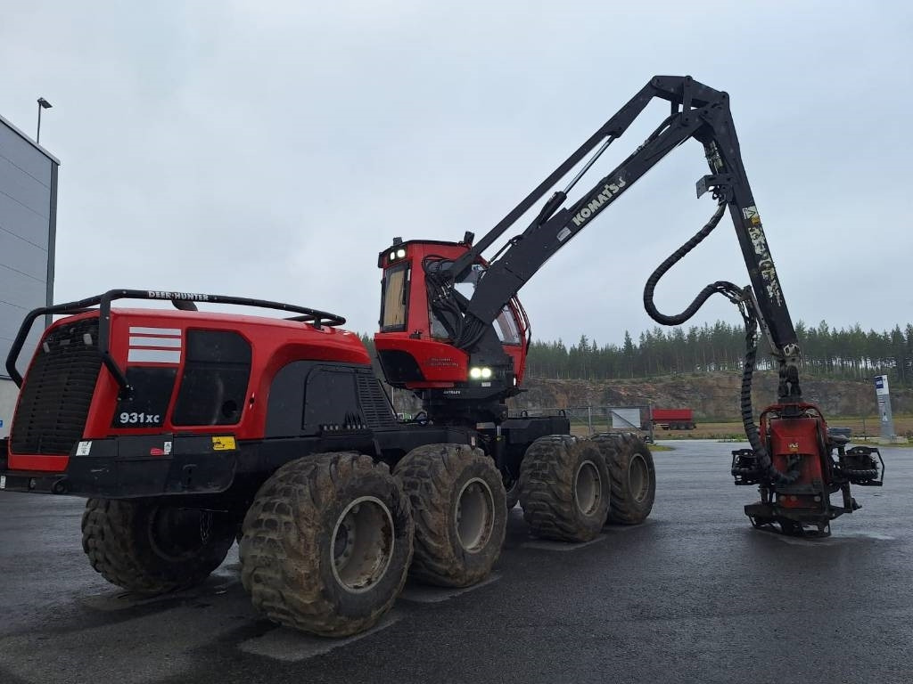 Komatsu 931XC - Fakitermelő gép: 3 kép. Komatsu 931XC - Fakitermelő gép: 3 kép.