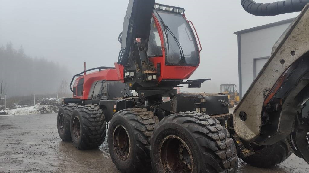 Komatsu 931XC - Fakitermelő gép: 4 kép. Komatsu 931XC - Fakitermelő gép: 4 kép.