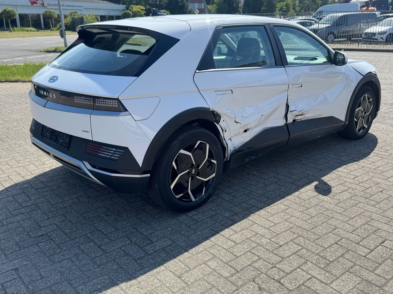 Hyundai IONIQ 5 Elektro 4WD 9.000 KM!!! - Szedán: 5 kép. Hyundai IONIQ 5 Elektro 4WD 9.000 KM!!! - Szedán: 5 kép.