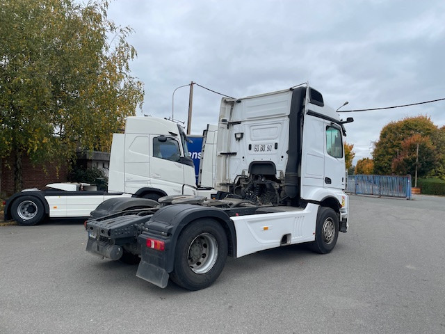 Mercedes-Benz Actros - Nyergesvontató: 3 kép. Mercedes-Benz Actros - Nyergesvontató: 3 kép.