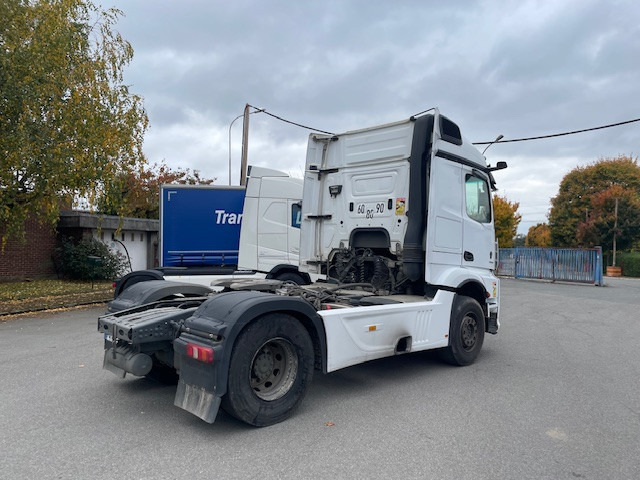 Mercedes-Benz Actros - Nyergesvontató: 3 kép. Mercedes-Benz Actros - Nyergesvontató: 3 kép.
