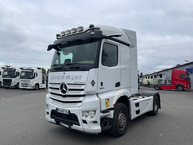 Mercedes-Benz Actros - Nyergesvontató: 1 kép. Mercedes-Benz Actros - Nyergesvontató: 1 kép.