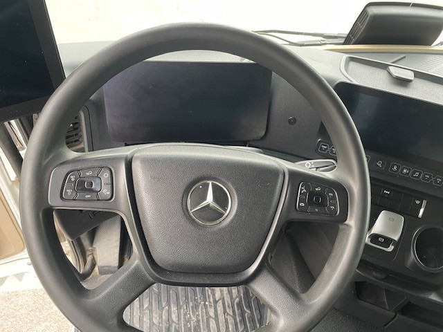 Mercedes-Benz Actros - Nyergesvontató: 5 kép. Mercedes-Benz Actros - Nyergesvontató: 5 kép.