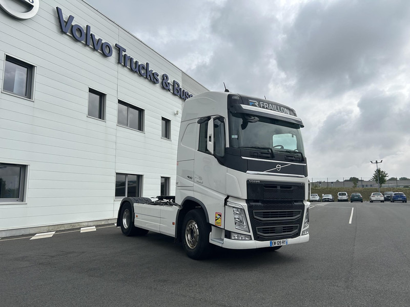 Volvo FH - Nyergesvontató: 2 kép. Volvo FH - Nyergesvontató: 2 kép.