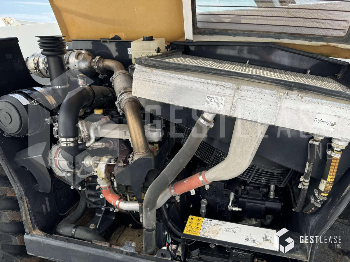 Tolóoszlopos targoncá BOBCAT T40180: 8 kép.