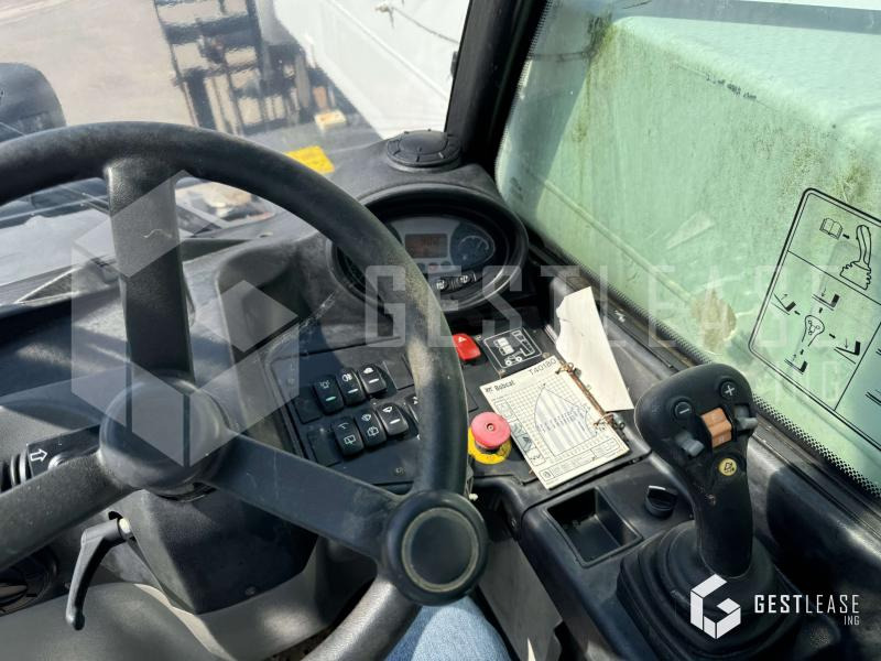 Tolóoszlopos targoncá BOBCAT T40180: 15 kép.