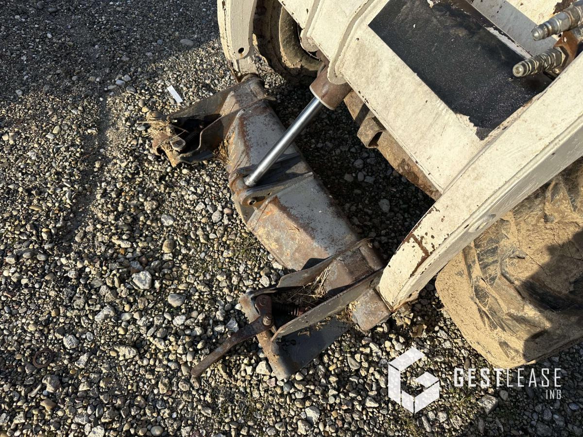 Bobcat 853 - Mini homlokrakodó: 4 kép. Bobcat 853 - Mini homlokrakodó: 4 kép.