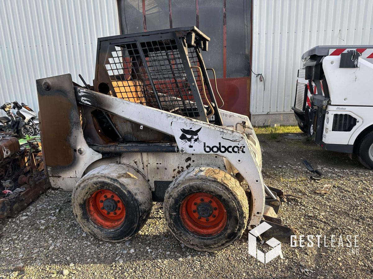 Bobcat 853 - Mini homlokrakodó: 1 kép. Bobcat 853 - Mini homlokrakodó: 1 kép.