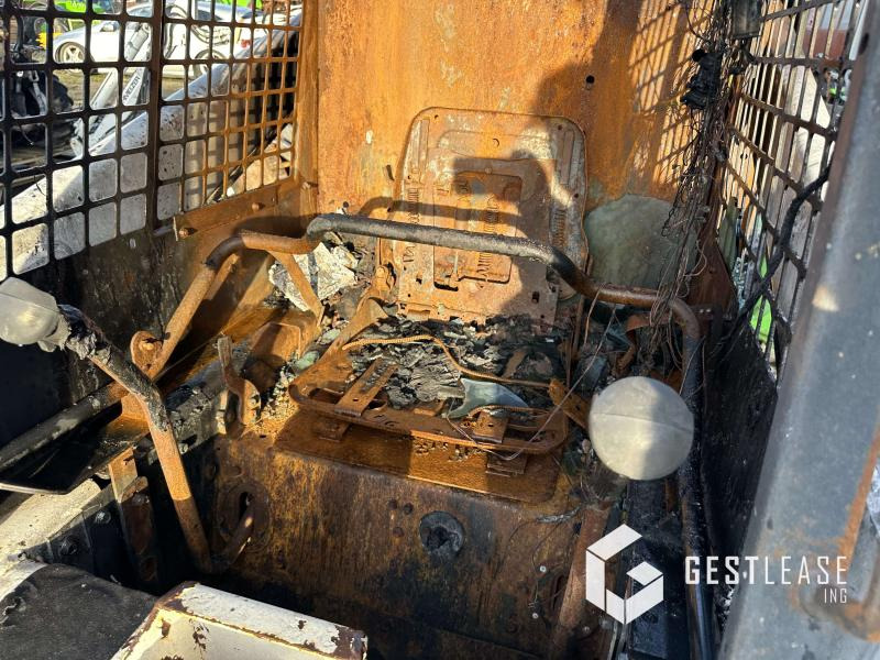 Bobcat 853 - Mini homlokrakodó: 5 kép. Bobcat 853 - Mini homlokrakodó: 5 kép.