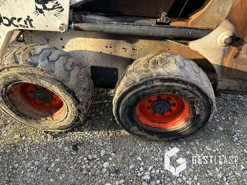 Bobcat 853 - Mini homlokrakodó: 3 kép. Bobcat 853 - Mini homlokrakodó: 3 kép.