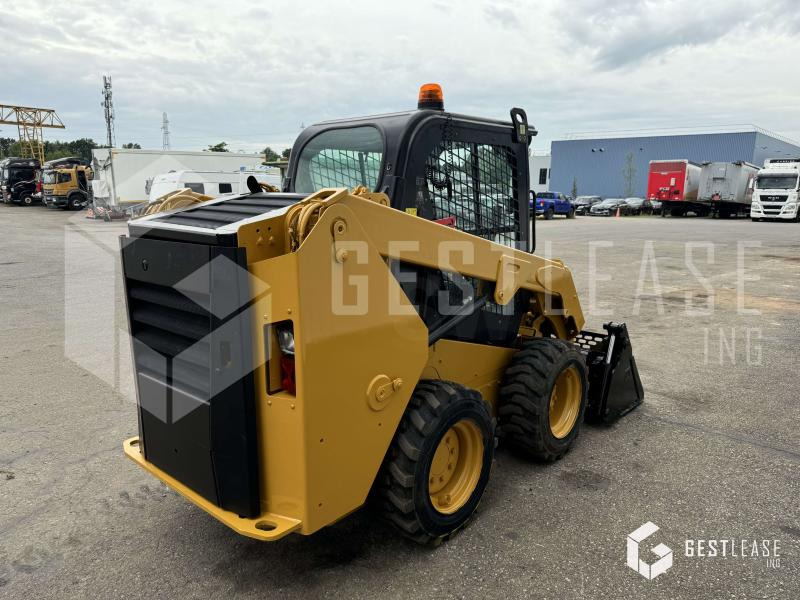 Caterpillar 236D - Mini homlokrakodó: 3 kép. Caterpillar 236D - Mini homlokrakodó: 3 kép.
