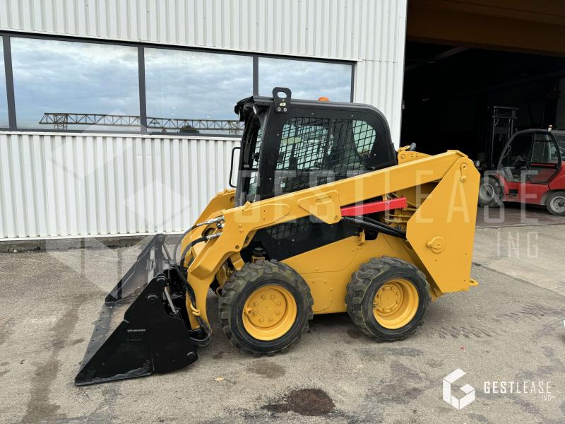 Caterpillar 236D - Mini homlokrakodó: 1 kép. Caterpillar 236D - Mini homlokrakodó: 1 kép.