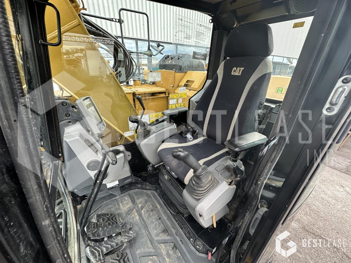 Caterpillar 315F LCR - Lánctalpas kotró: 5 kép. Caterpillar 315F LCR - Lánctalpas kotró: 5 kép.