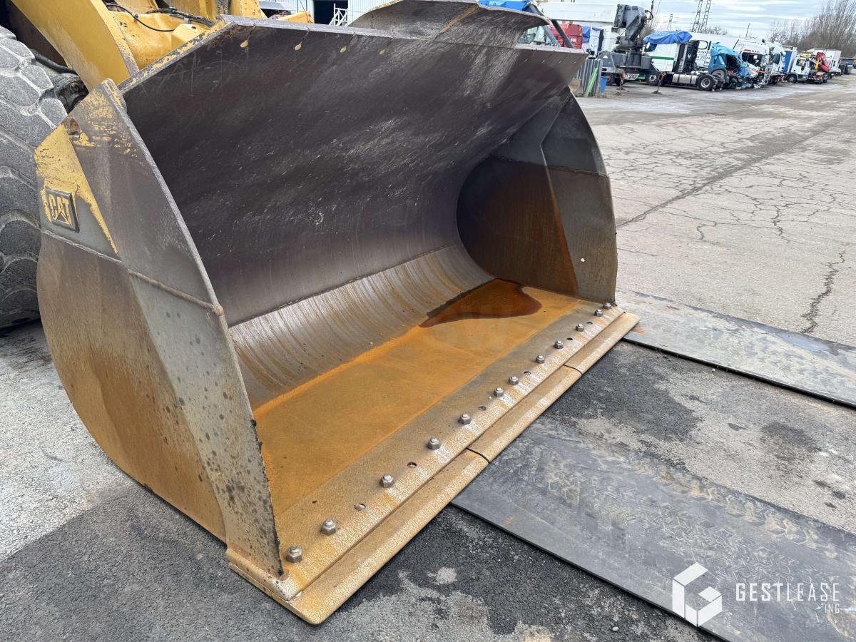 Caterpillar 966M - Gumikerekes homlokrakodó: 5 kép. Caterpillar 966M - Gumikerekes homlokrakodó: 5 kép.