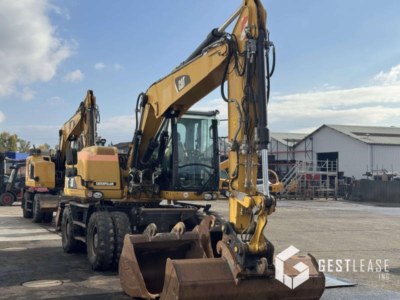 Caterpillar M313D - Gumikerekes kotró: 4 kép. Caterpillar M313D - Gumikerekes kotró: 4 kép.