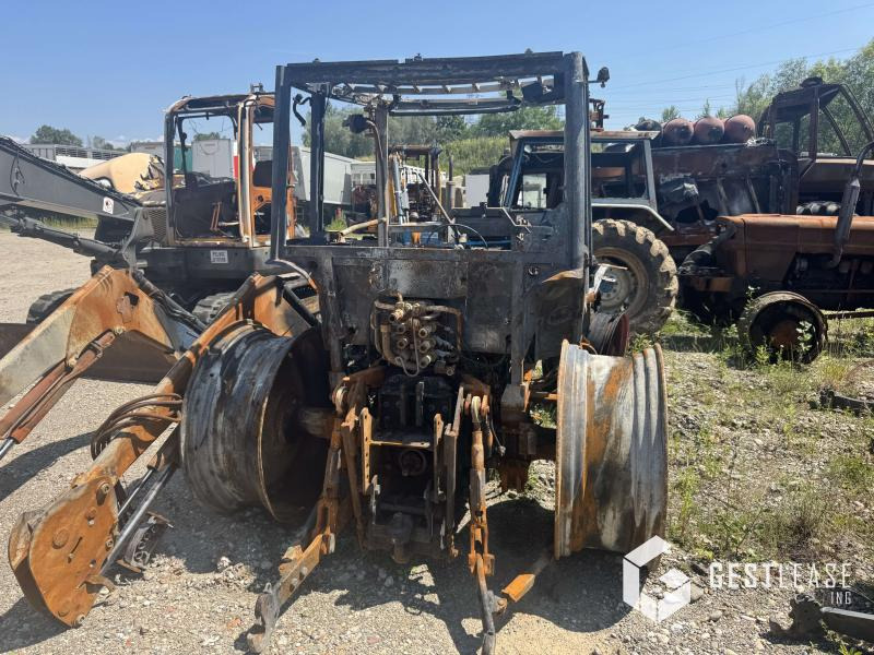 Claas Axos 340 - Traktor: 2 kép. Claas Axos 340 - Traktor: 2 kép.