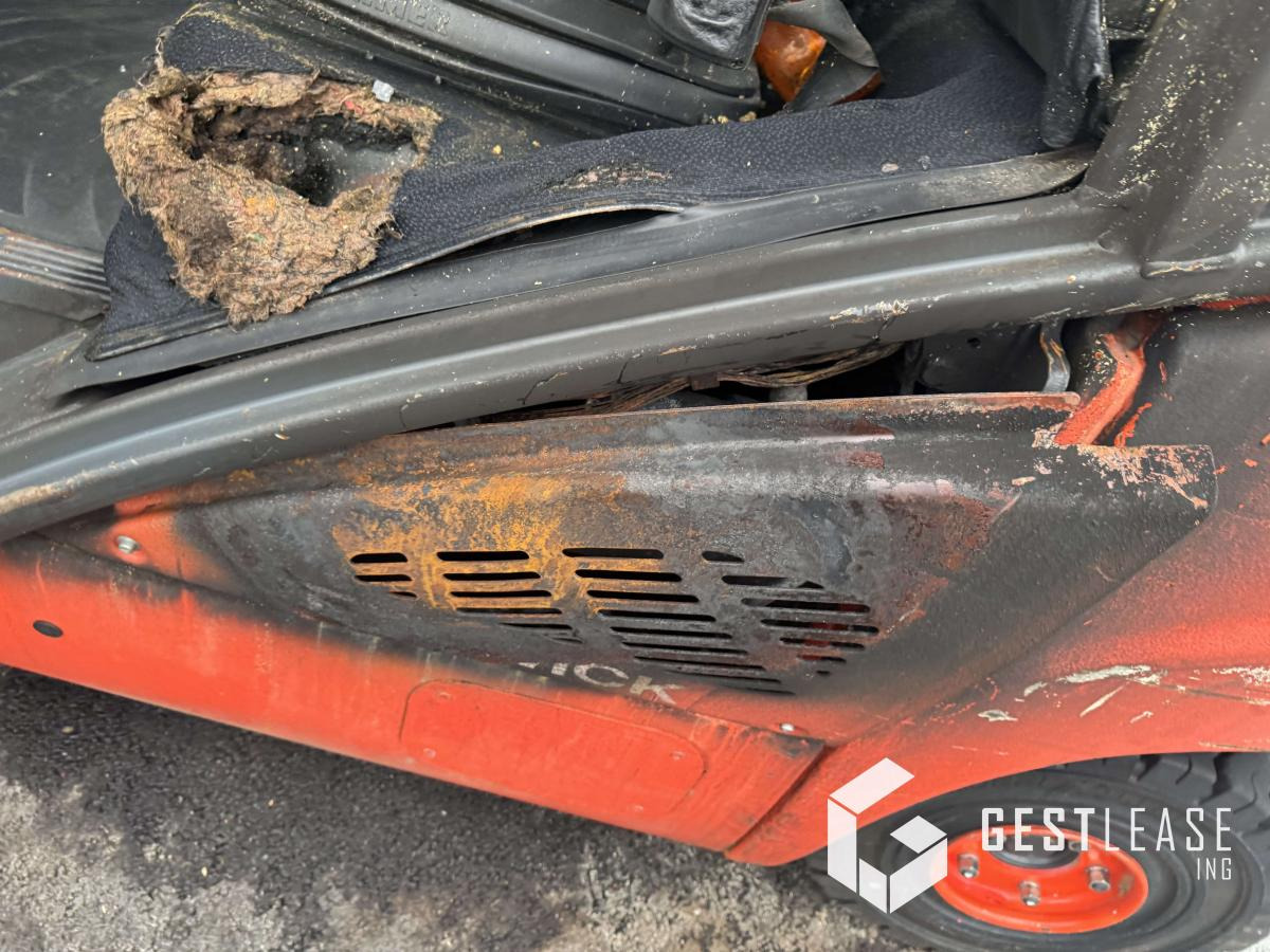 Gázüzemű targonca FENWICK H20: 8 kép. Gázüzemű targonca FENWICK H20: 8 kép.