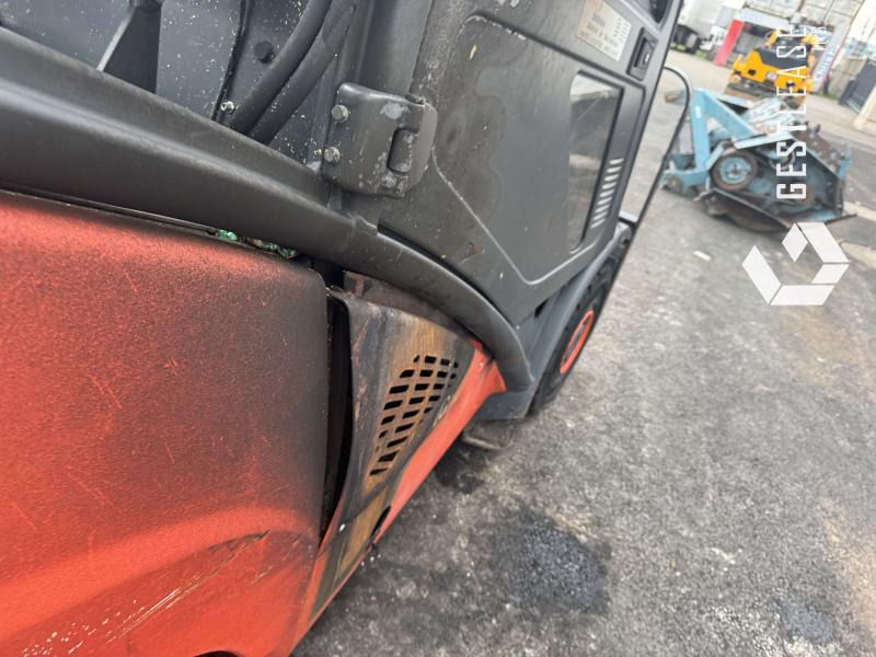 Gázüzemű targonca FENWICK H20: 6 kép. Gázüzemű targonca FENWICK H20: 6 kép.