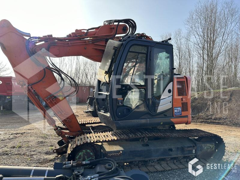 Hitachi ZAXIS 135 US - Lánctalpas kotró: 2 kép. Hitachi ZAXIS 135 US - Lánctalpas kotró: 2 kép.