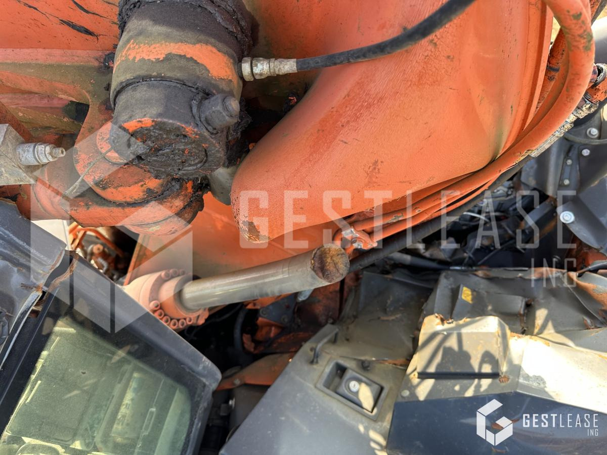 Hitachi ZAXIS 135 US - Lánctalpas kotró: 5 kép. Hitachi ZAXIS 135 US - Lánctalpas kotró: 5 kép.