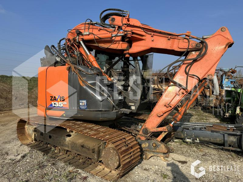 Hitachi ZAXIS 135 US - Lánctalpas kotró: 1 kép. Hitachi ZAXIS 135 US - Lánctalpas kotró: 1 kép.