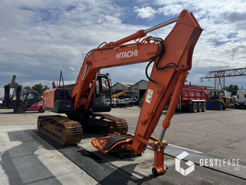 Hitachi ZX180LC-5B - Lánctalpas kotró: 4 kép. Hitachi ZX180LC-5B - Lánctalpas kotró: 4 kép.