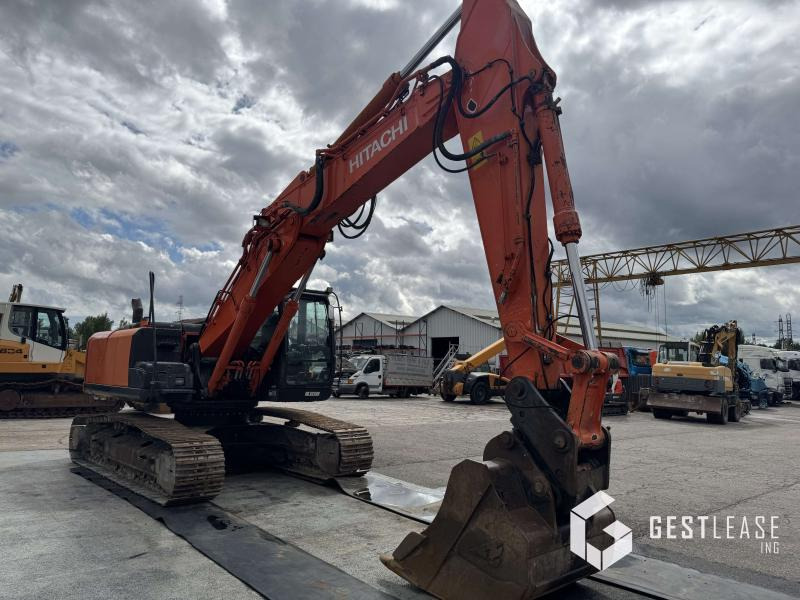Hitachi ZX250LCN-5B - Lánctalpas kotró: 4 kép. Hitachi ZX250LCN-5B - Lánctalpas kotró: 4 kép.