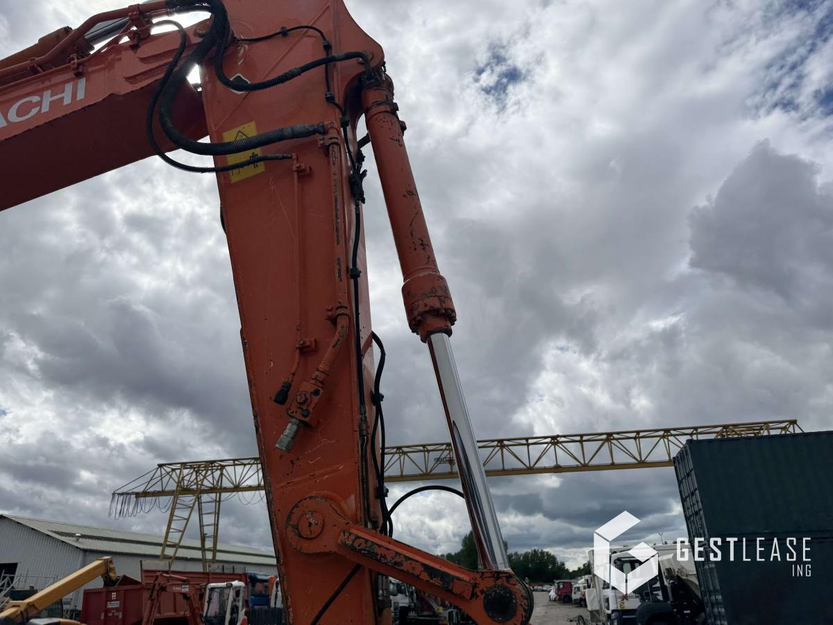 Hitachi ZX250LCN-5B - Lánctalpas kotró: 5 kép. Hitachi ZX250LCN-5B - Lánctalpas kotró: 5 kép.