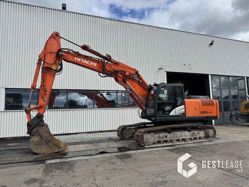 Hitachi ZX250LCN-5B - Lánctalpas kotró: 1 kép. Hitachi ZX250LCN-5B - Lánctalpas kotró: 1 kép.