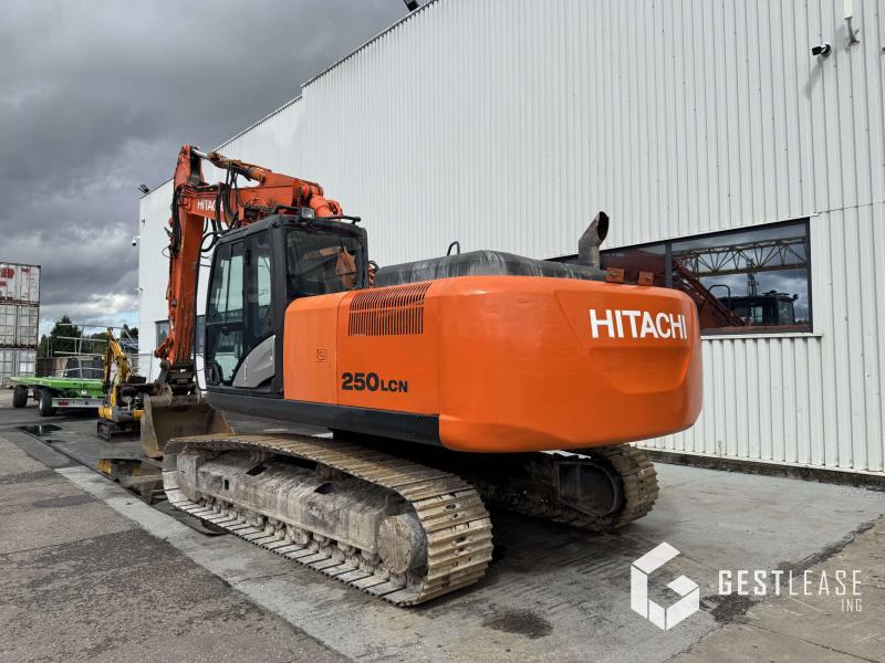 Hitachi ZX250LCN-5B - Lánctalpas kotró: 2 kép. Hitachi ZX250LCN-5B - Lánctalpas kotró: 2 kép.