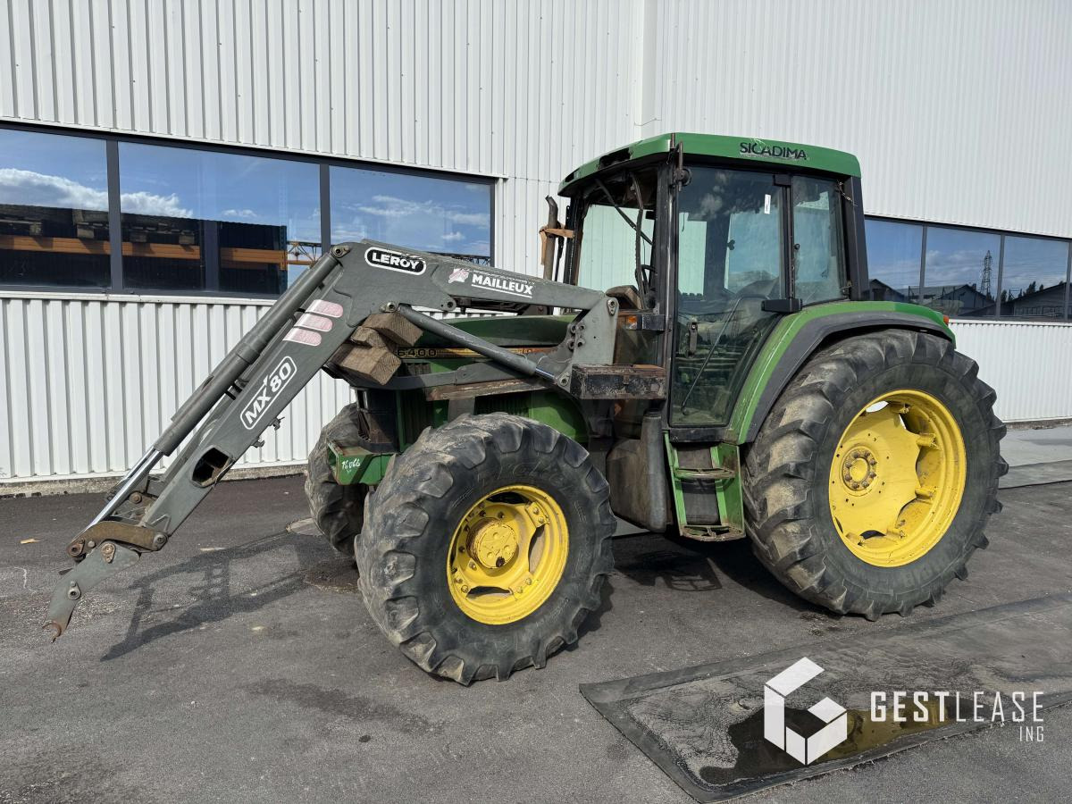 John Deere 6400 4RM - Traktor: 1 kép. John Deere 6400 4RM - Traktor: 1 kép.