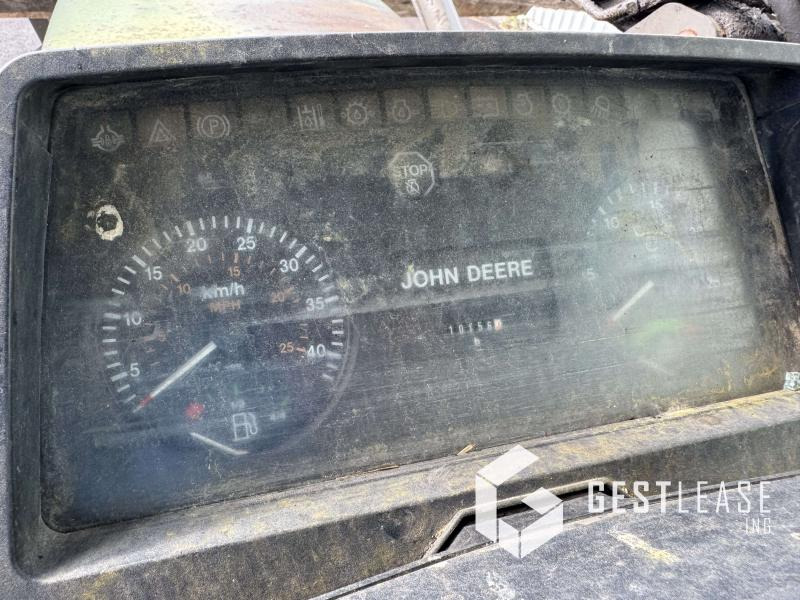 Traktor John Deere 6400 4RM: 10 kép. Traktor John Deere 6400 4RM: 10 kép.