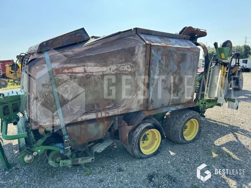 John Deere 744 - Bálázó: 4 kép. John Deere 744 - Bálázó: 4 kép.