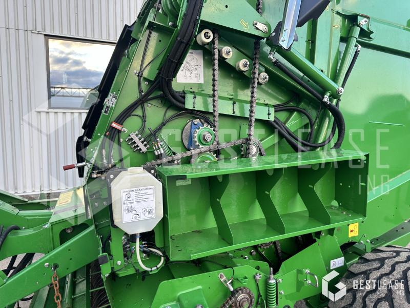 Bálázó John Deere V461M: 10 kép.