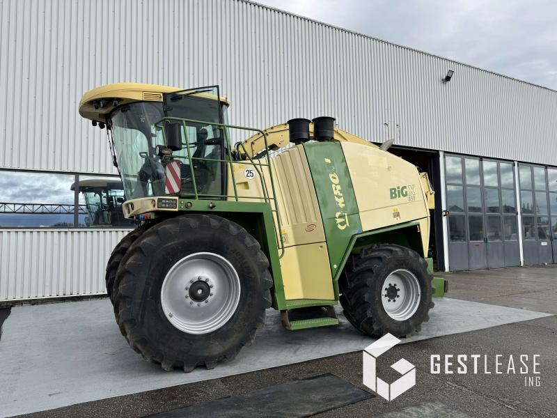 KRONE BIG X850 - Önjáró szecskázógép: 1 kép. KRONE BIG X850 - Önjáró szecskázógép: 1 kép.