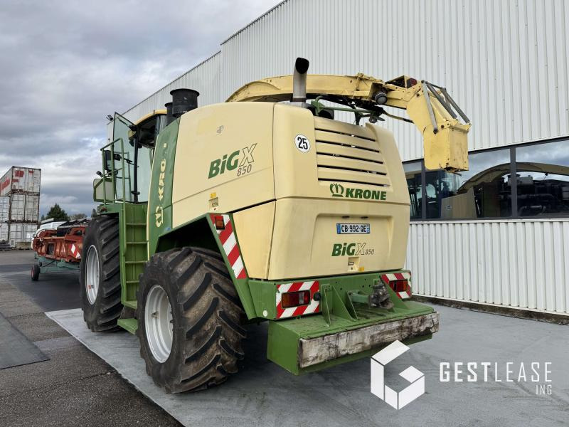 KRONE BIG X850 - Önjáró szecskázógép: 2 kép. KRONE BIG X850 - Önjáró szecskázógép: 2 kép.