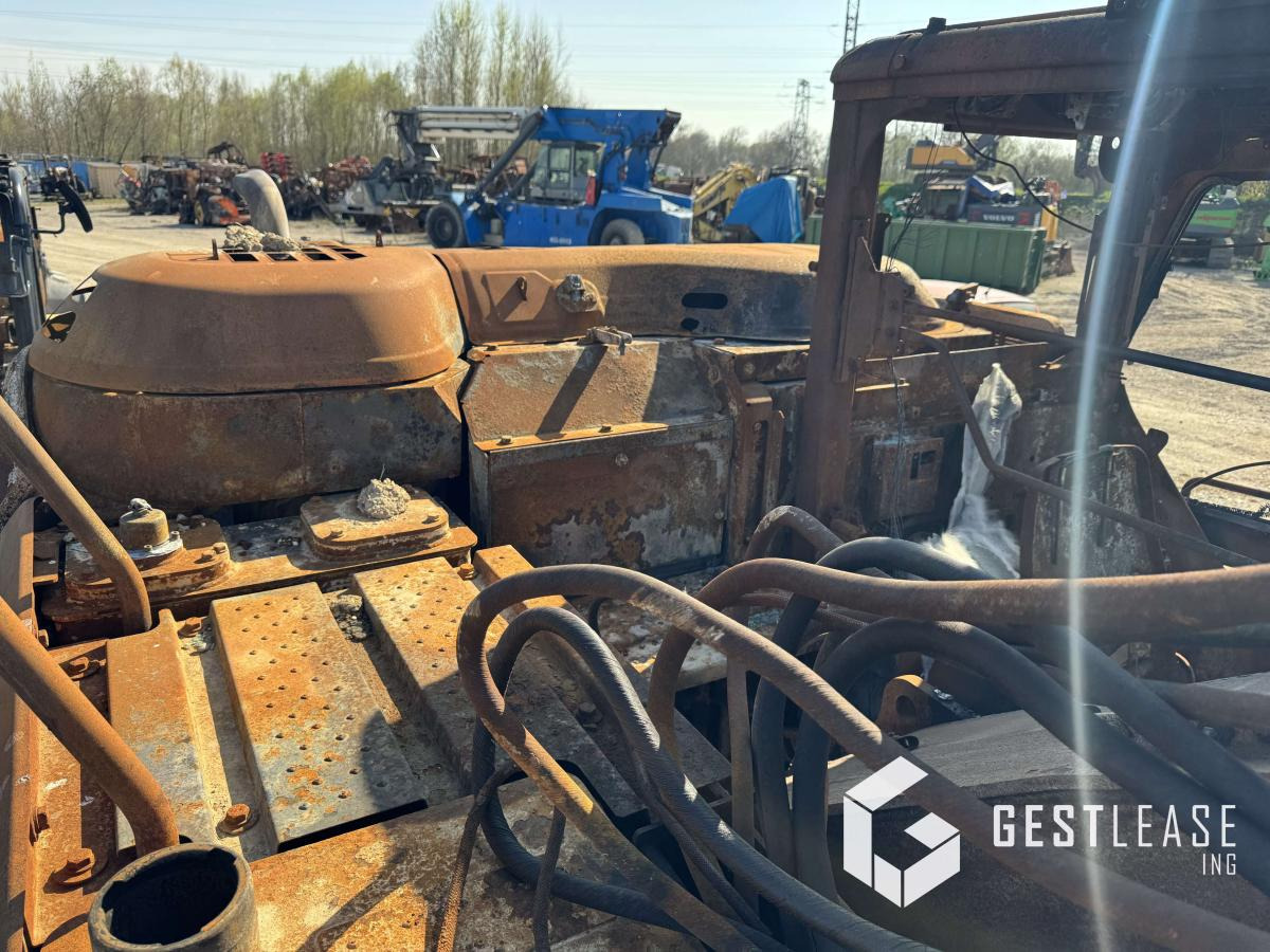 Lánctalpas kotró Kobelco SK140: 13 kép.