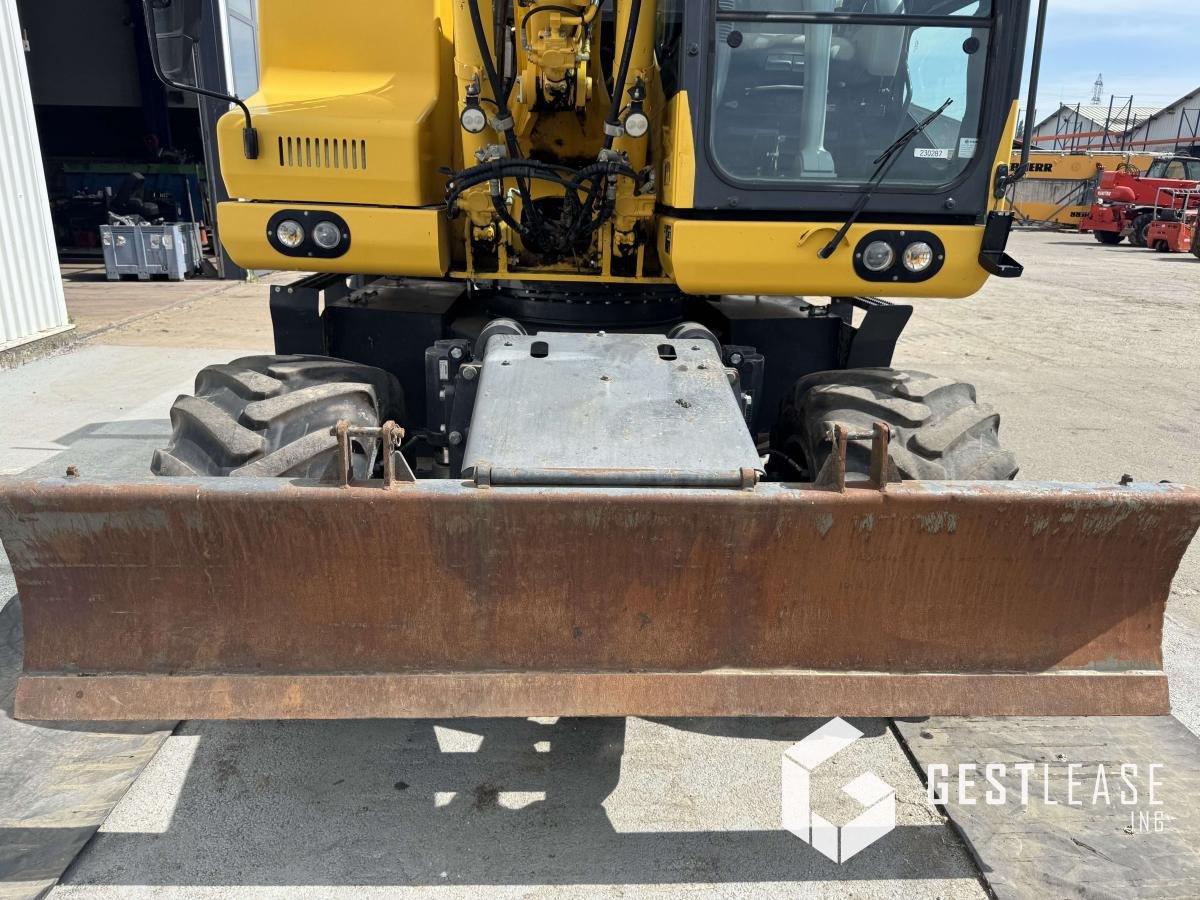 Gumikerekes kotró Komatsu PW148-11: 9 kép.