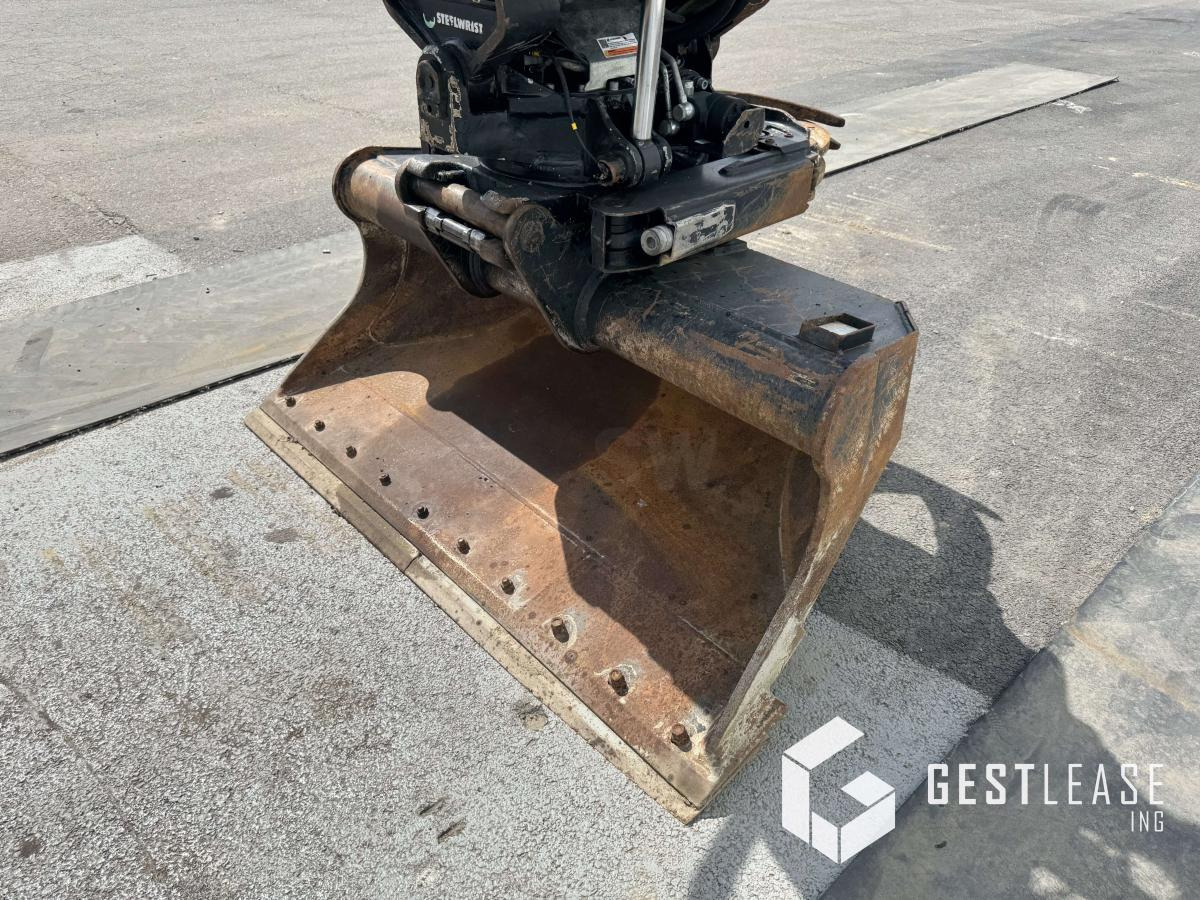 Gumikerekes kotró Komatsu PW148-11: 7 kép.
