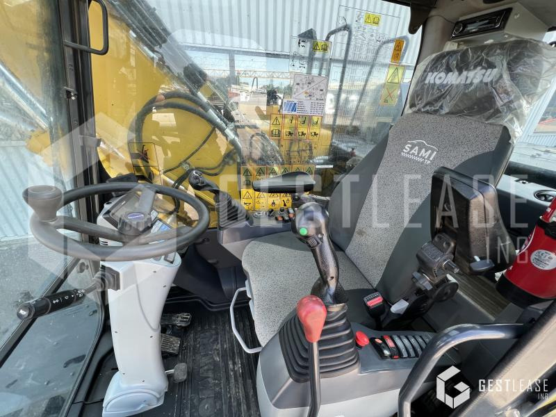 Komatsu PW148-11 - Gumikerekes kotró: 5 kép. Komatsu PW148-11 - Gumikerekes kotró: 5 kép.