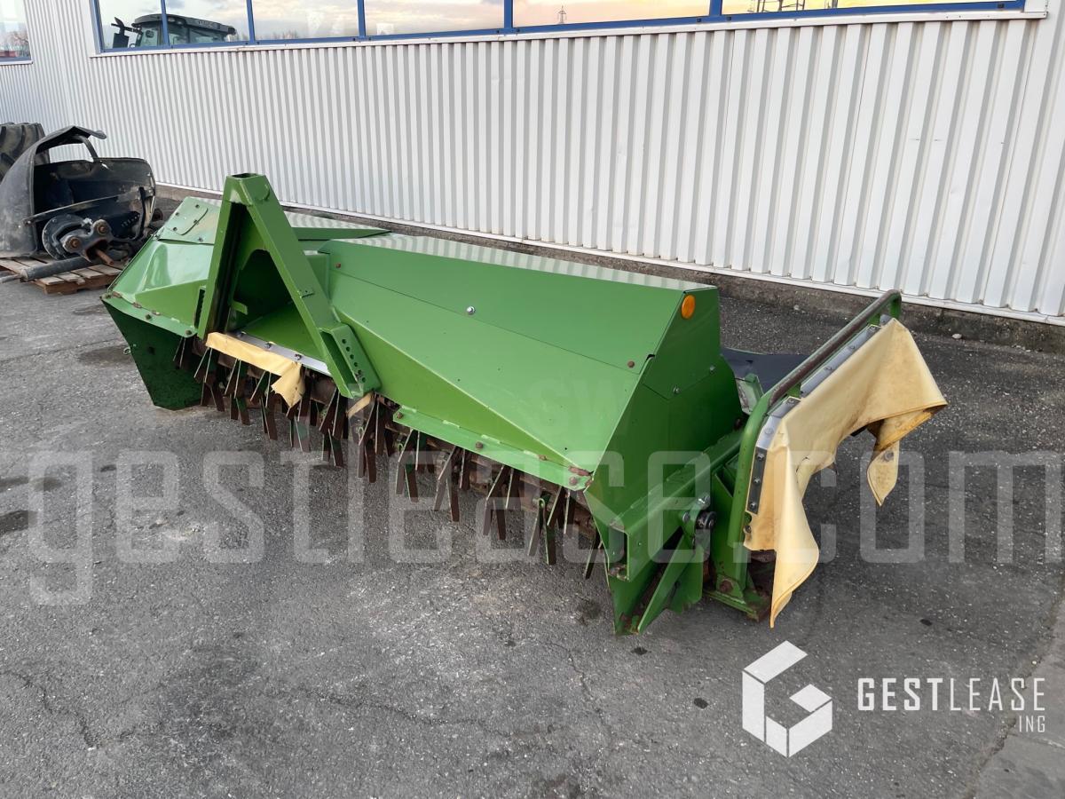 Krone BIG M 400 - Fűkasza: 4 kép. Krone BIG M 400 - Fűkasza: 4 kép.