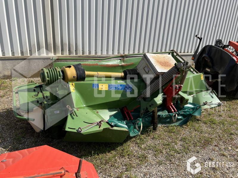 Krone EASY CUT 32 CV FLOAT - Fűkasza: 1 kép. Krone EASY CUT 32 CV FLOAT - Fűkasza: 1 kép.