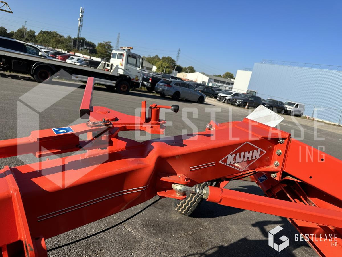 Kuhn GA 7302 DL - Szénaforgató: 4 kép. Kuhn GA 7302 DL - Szénaforgató: 4 kép.