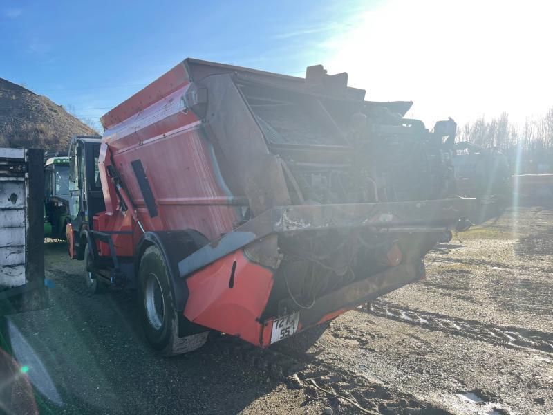 Kuhn SP 14 - Etetőkocsi: 2 kép. Kuhn SP 14 - Etetőkocsi: 2 kép.