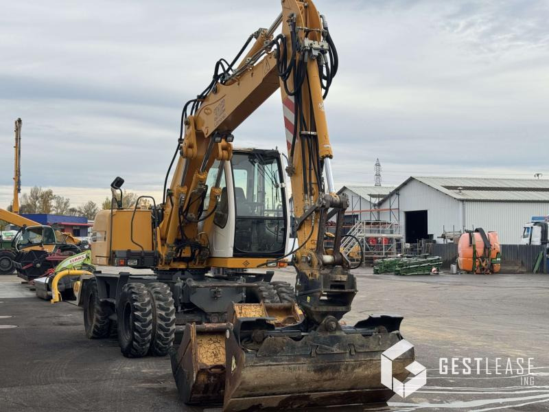 Liebherr A312 Litronic - Gumikerekes kotró: 4 kép. Liebherr A312 Litronic - Gumikerekes kotró: 4 kép.