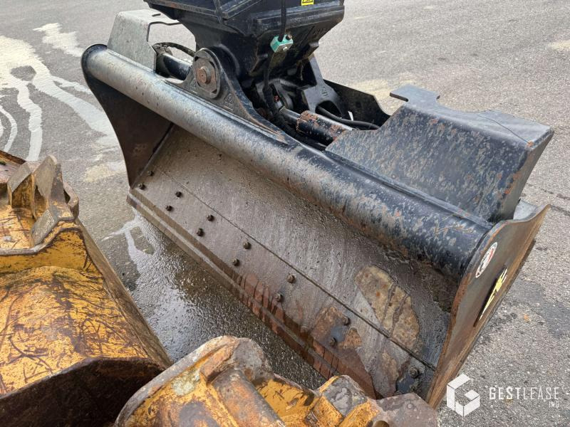 Gumikerekes kotró Liebherr A312 Litronic: 6 kép. Gumikerekes kotró Liebherr A312 Litronic: 6 kép.