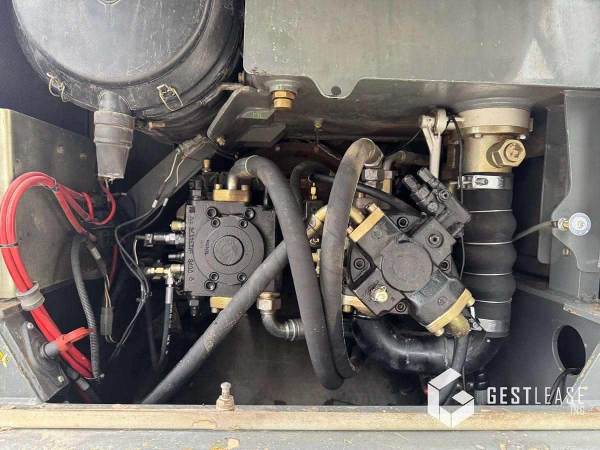 Gumikerekes homlokrakodó Liebherr L556: 8 kép. Gumikerekes homlokrakodó Liebherr L556: 8 kép.