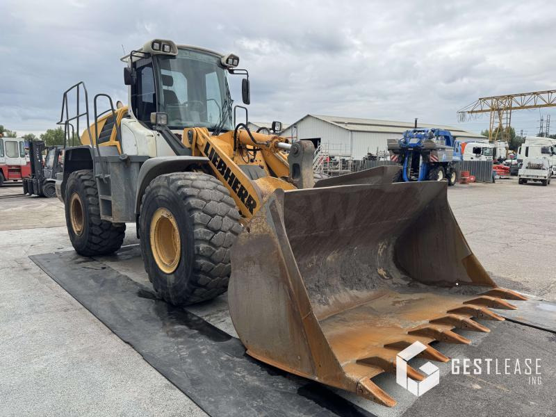 Liebherr L556 - Gumikerekes homlokrakodó: 4 kép. Liebherr L556 - Gumikerekes homlokrakodó: 4 kép.