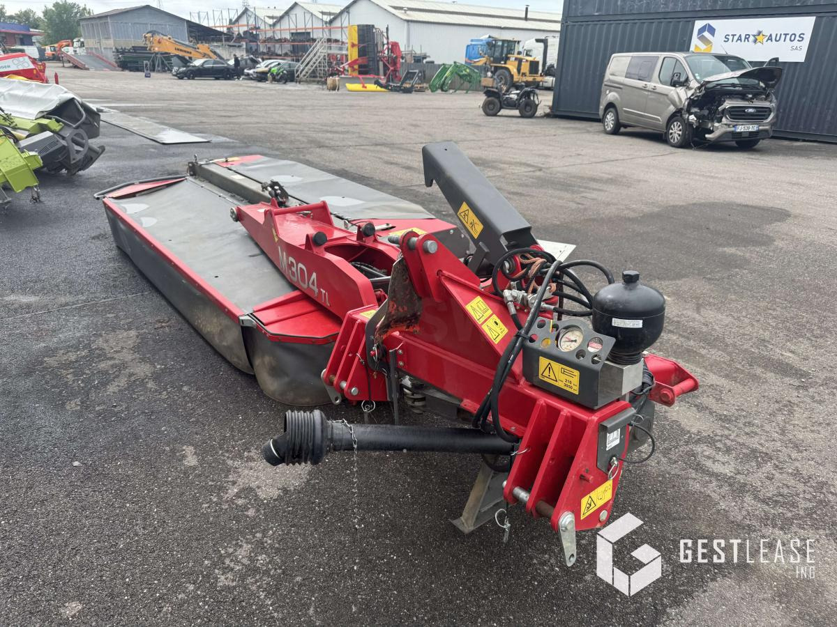 Massey Ferguson M304 TL - Fűkasza: 4 kép. Massey Ferguson M304 TL - Fűkasza: 4 kép.