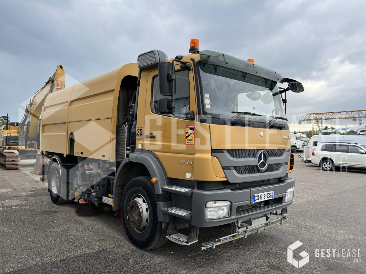Mercedes AXOR 1833 - Utcaseprő gép: 4 kép. Mercedes AXOR 1833 - Utcaseprő gép: 4 kép.